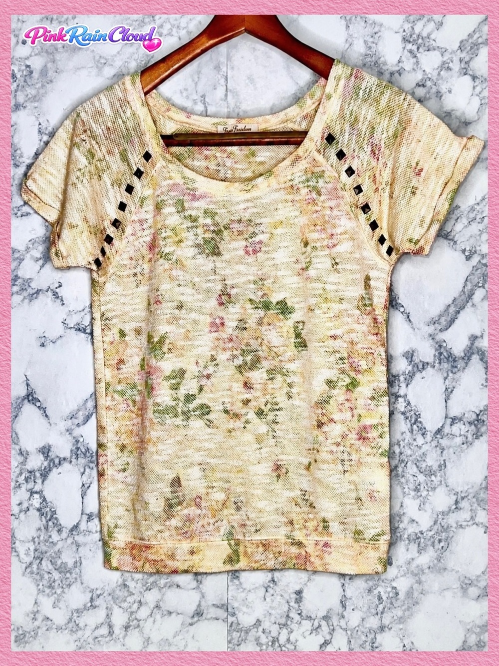 True Freedom Pastel Floral Studded Top Juniors’ Small Textured